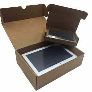 Caja con film de retención tablet y móvil_embalaje ecommerce